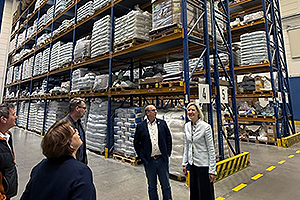 Angelika u.a. zu Besuch im Lager der Fa. Besuch bei KRAIBURG TPE
