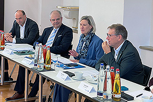 2025-10-24_BY_SW_Donauwoerth_Un-Dialog_copy_LMittelstaedt Austausch zum Thema „Chancen und Herausforderungen für den Mittelstand uns Europa“