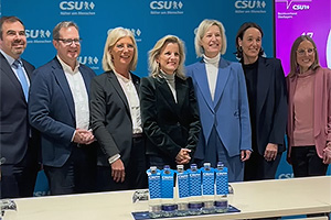 2025-11-17_OBB_MucSt_20JahreMentoring_fb Gruppenbild mit Angelika Niebler beim Mentoring Jubiläum in München