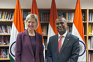 2025-12-02_OBB_MucSt_indKonsul_fb Angelika mit dem indischen Generalkonsul Shri Shatrughna Sinha